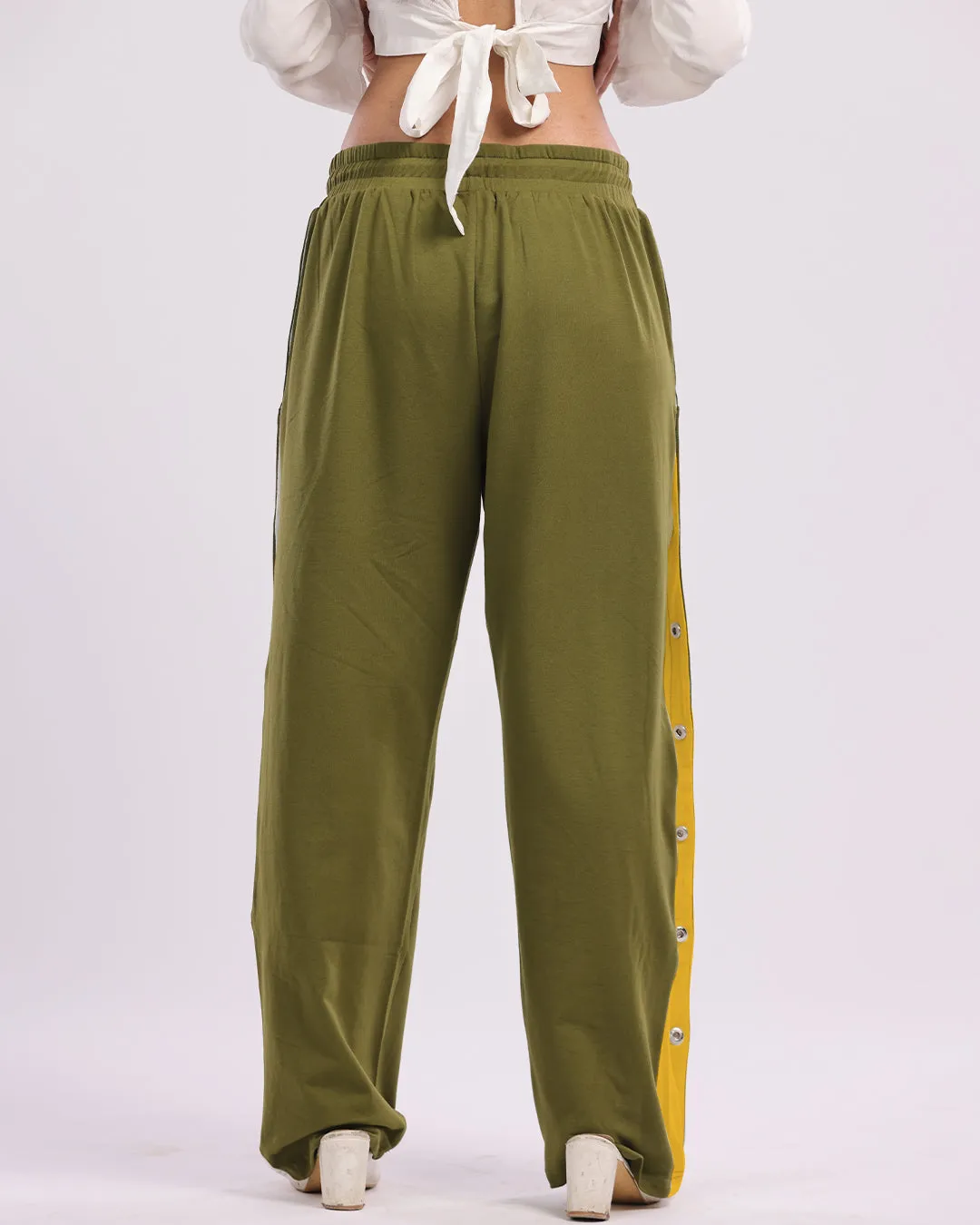 Olive Snap Button Women's Cotton Cargo Pants for the Trendy Woman